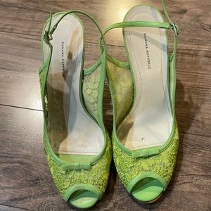 Vintage Banana Republic perp toe lace heels